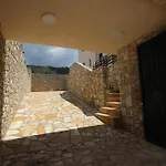 Vila Mario Himare
